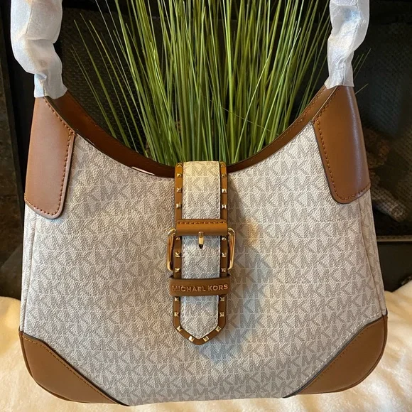 MICHAEL KORS Ilillian Medium Shoulder Bag - Picture 3 of 13
